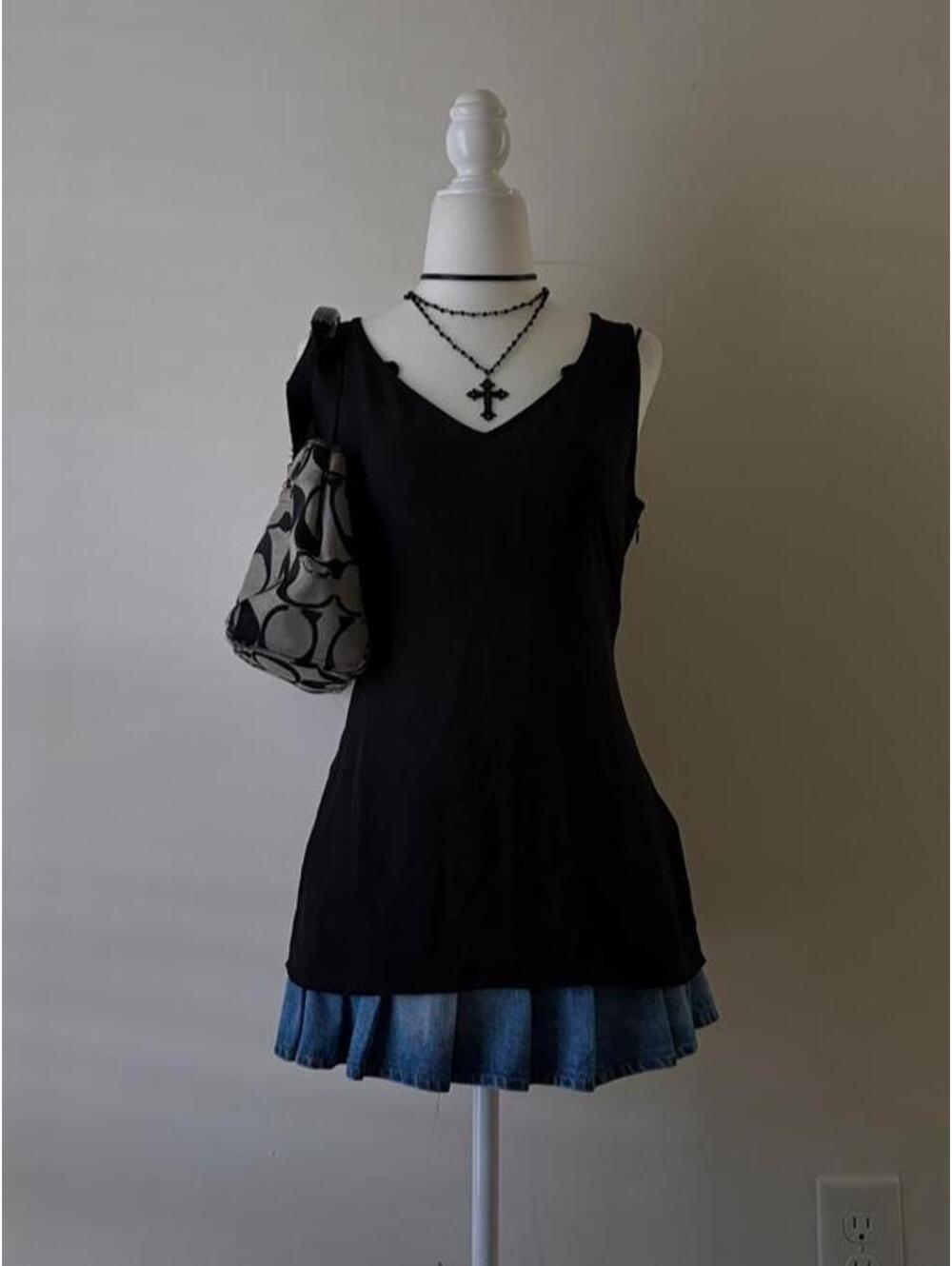 Y2K Banana Republic Black Beaded Open Back V Neck Tank Top